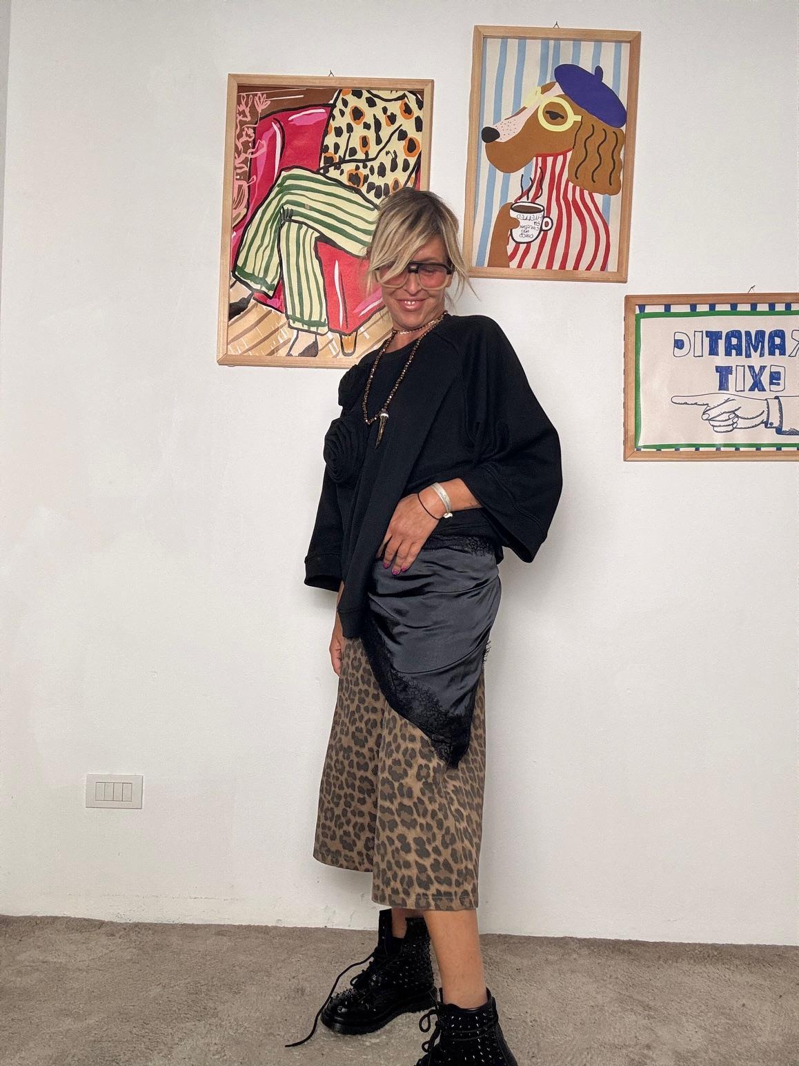 FEMALE - Foulard triangolare in raso con nero pizzo  dettaglio chic per i tuoi outfit N109/ NERO FEMALE 