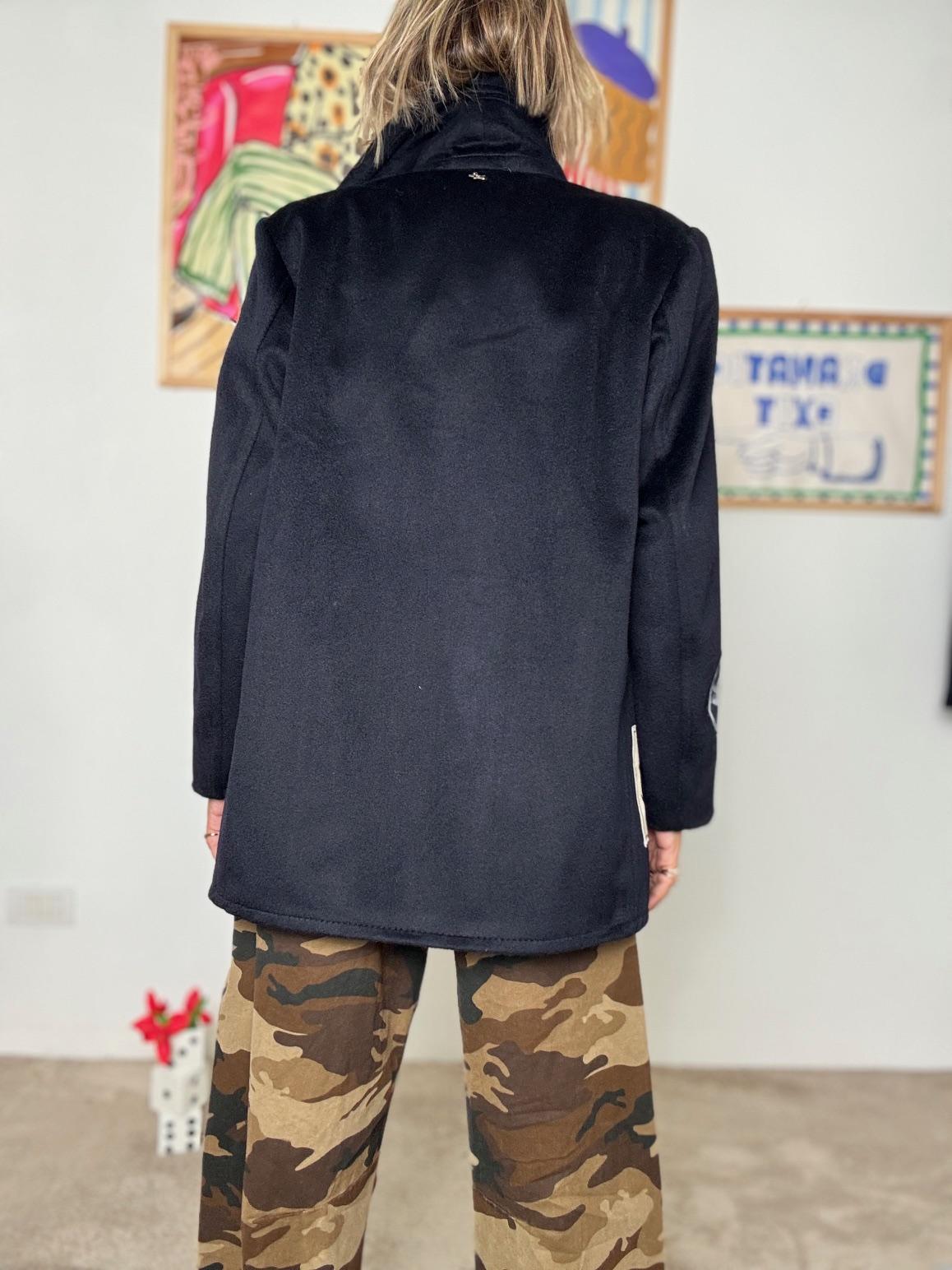 SOUVENIR - Cappotto doppiopetto con patch blu S38M1207/ BLU SOUVENIR 