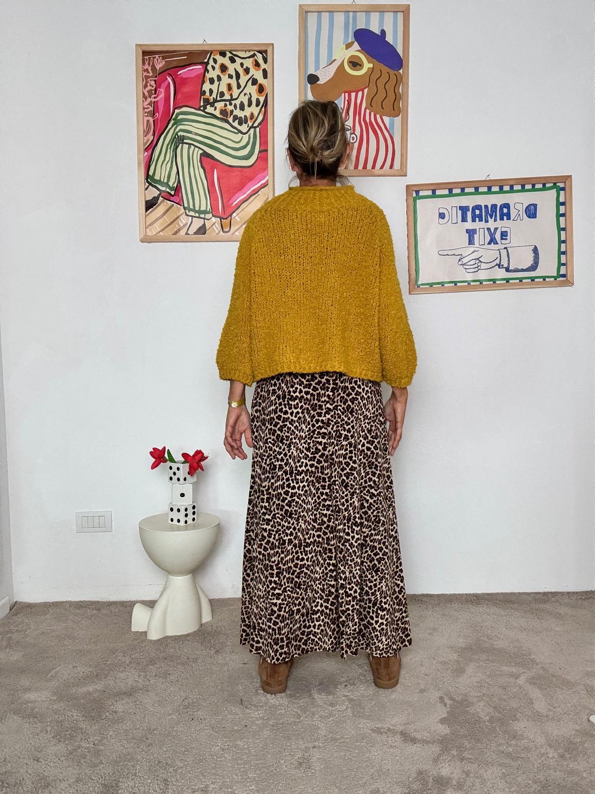 FEMALE - Maglia donna in bouclé giallo senape  morbida, calda e super trendy OCRA L19M052/ OCRA FEMALE 