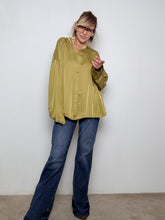 DEJA VU - Camicia oversize in satin color olio  eleganza comfy e dimpatto A25LU102/ OLIO DEJA VU 