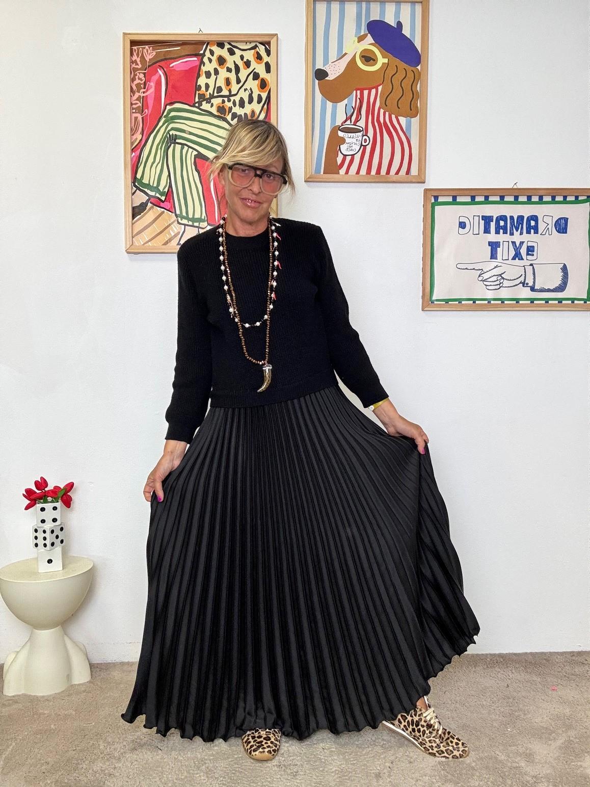 FEMALE -A bito lungo plissé: elegante, fluido e senza tempo NERO L3M353/ NERO FEMALE 