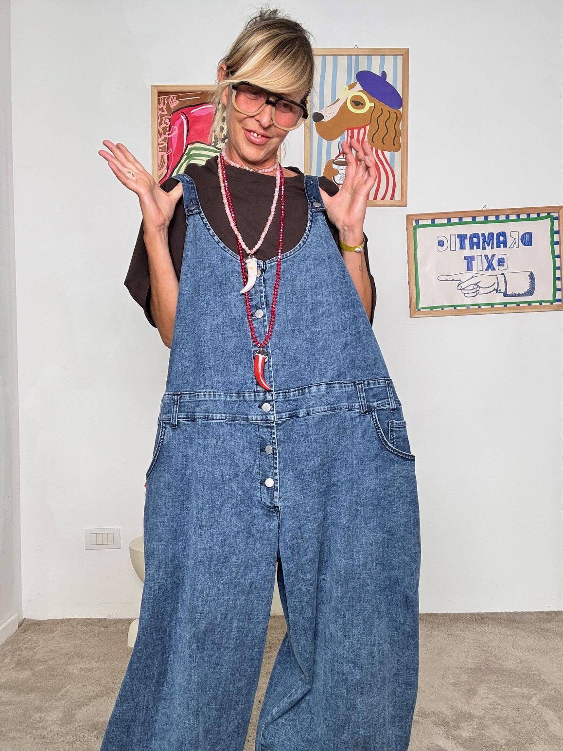 SUSY STRA - Salopette in jeans con T-shirt sotto compresa  casual, trendy e super comfy ST325/ JEANS SUSY STAR 