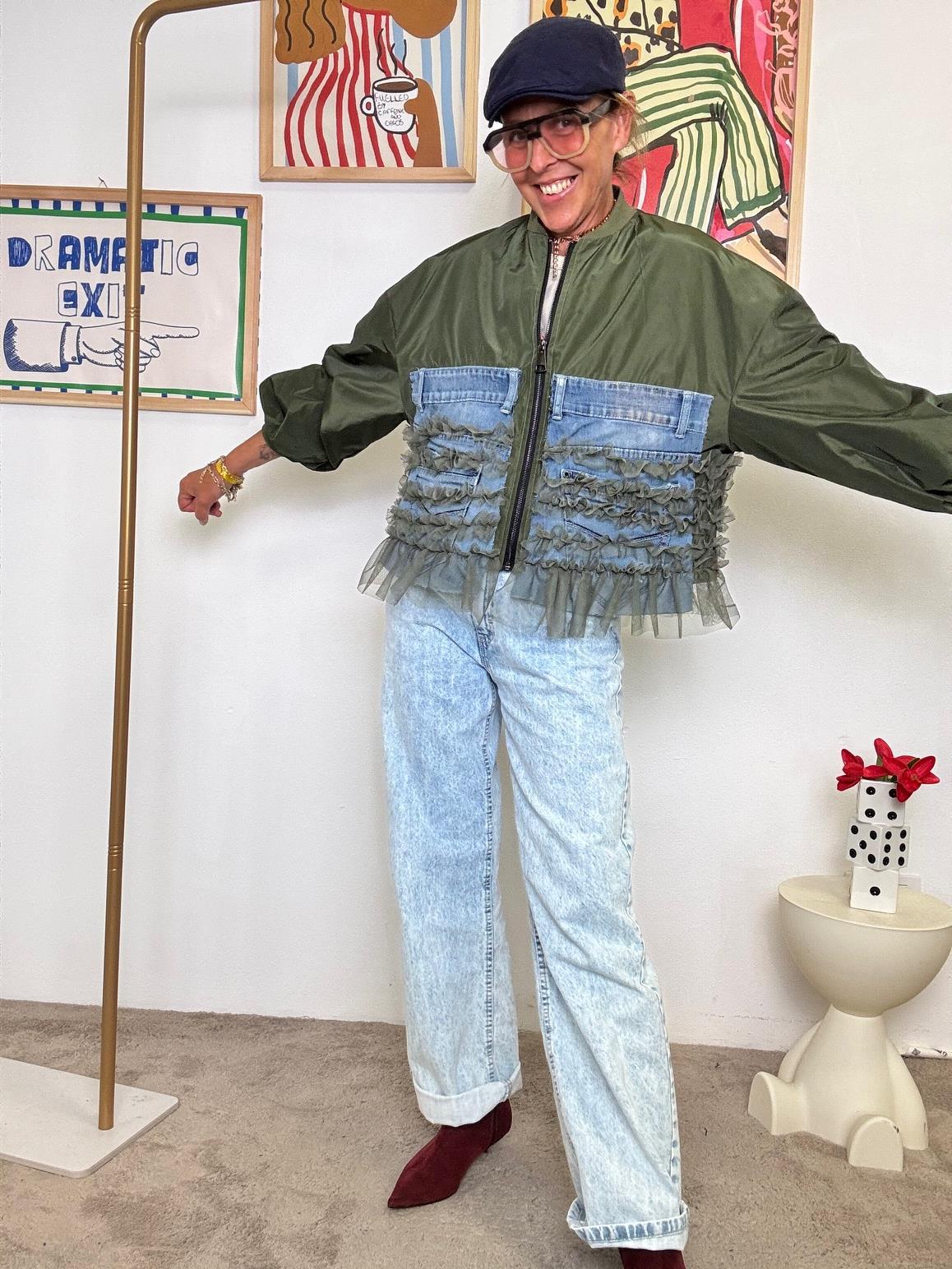 SUSY MI X - Bomber verde militare con dettagli in denim e balze in tulle  La giacca che non ti aspetti! S2774/ VERDE MILITARE SUSY MIX 