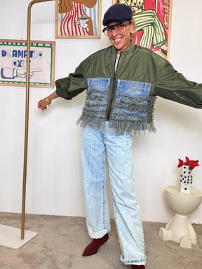 SUSY MI X - Bomber verde militare con dettagli in denim e balze in tulle  La giacca che non ti aspetti! S2774/ VERDE MILITARE SUSY MIX 