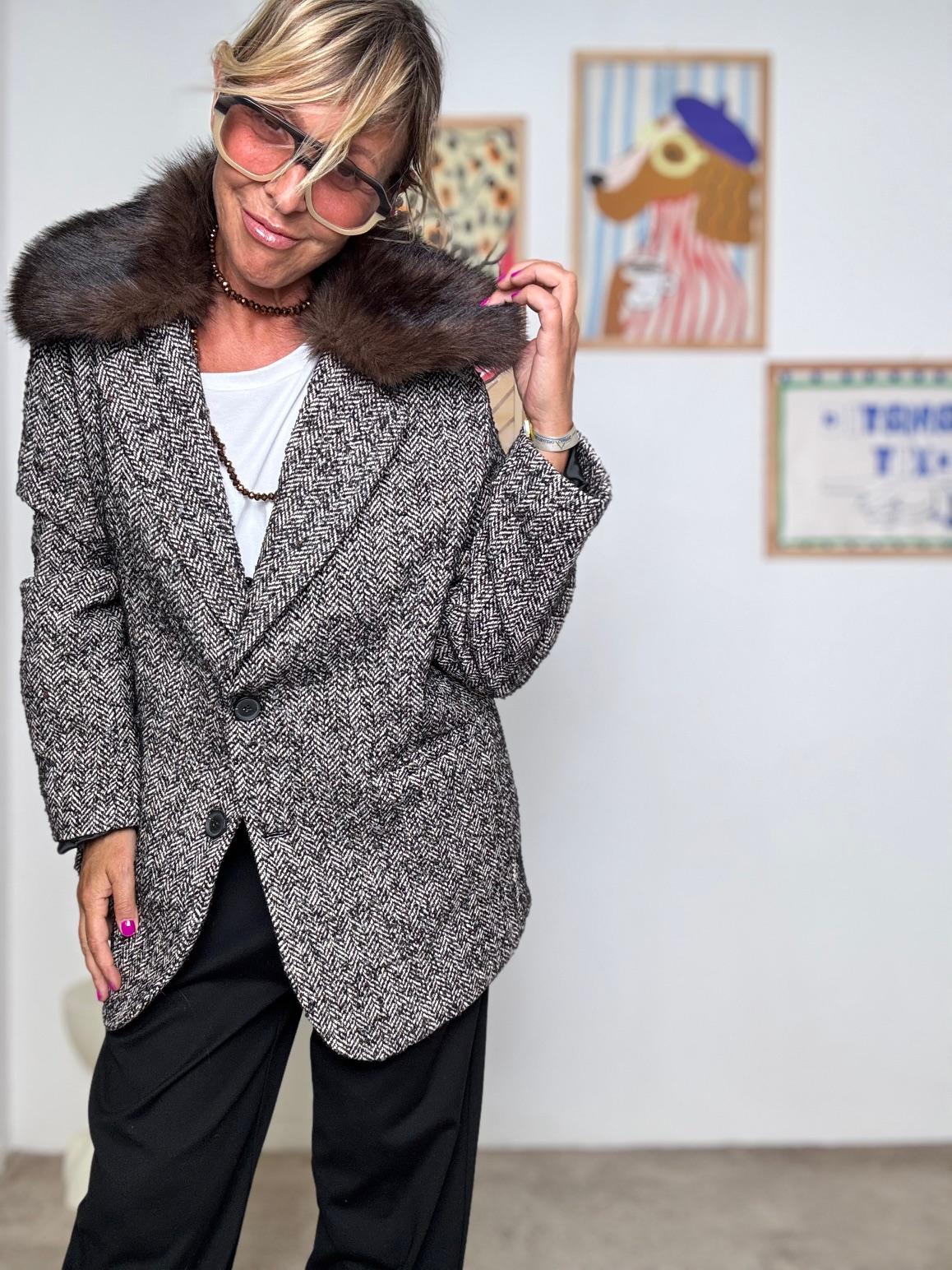 SUSY STAR -Giacca spigata con collo in pelliccia removibile: eleganza e versatilità STS515144/ NERO SUSY STAR 