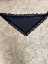 FEMALE - Foulard triangolare in raso con nero pizzo  dettaglio chic per i tuoi outfit N109/ NERO FEMALE 