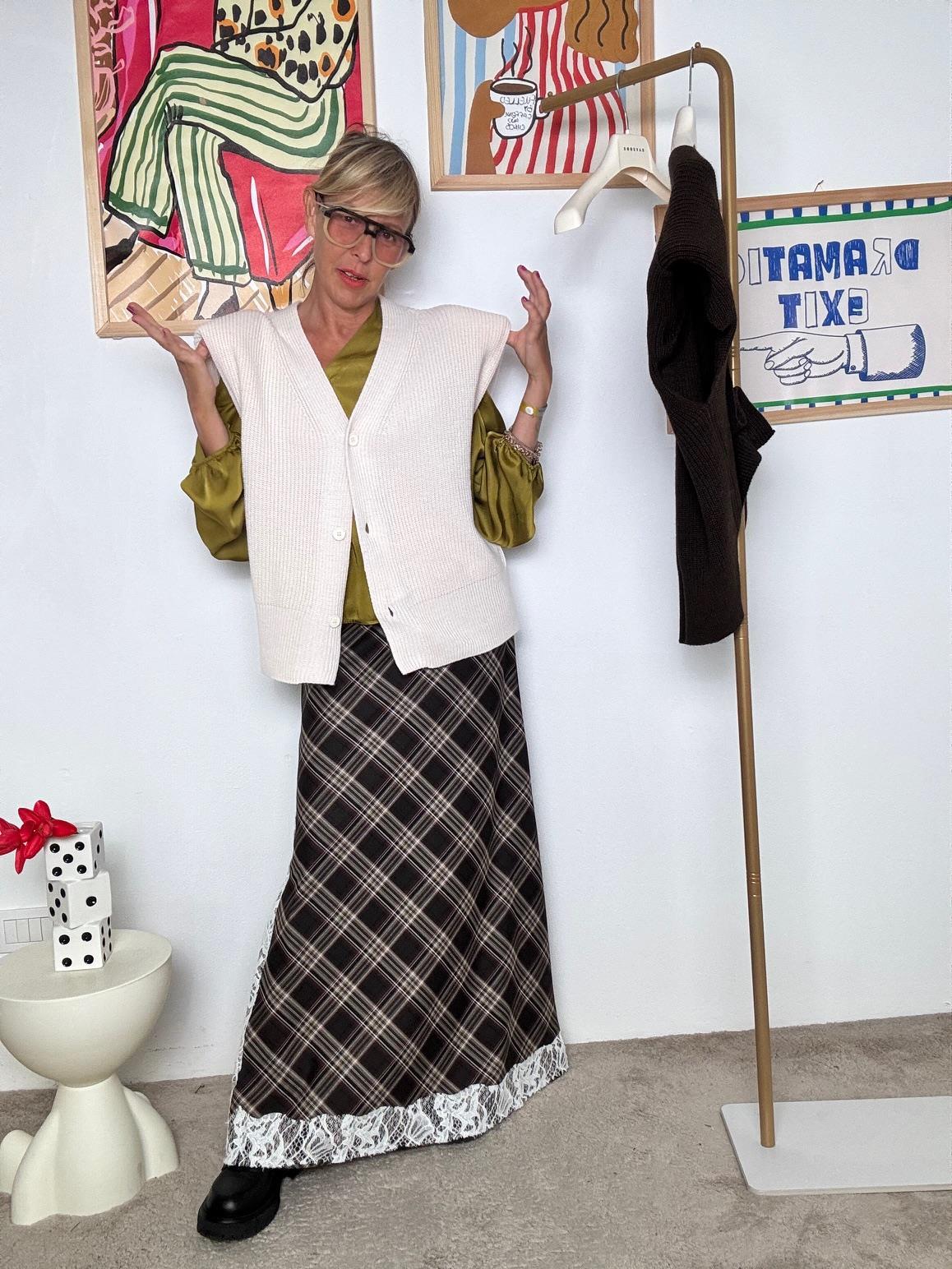 HAVE ONE - Cardigan oversize senza maniche in maglia  PANNA LFP-P003/ PASTA HAVE ONE 