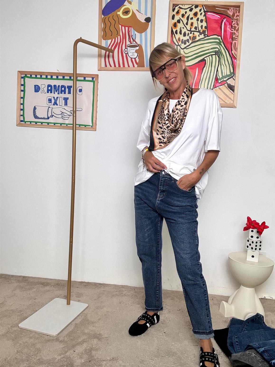 DEJA VU  - T-shirt donna oversize in cotone con foulard   Minimal, ma con carattere BIANCA A25RU409/ BIANCA DEJA VU 