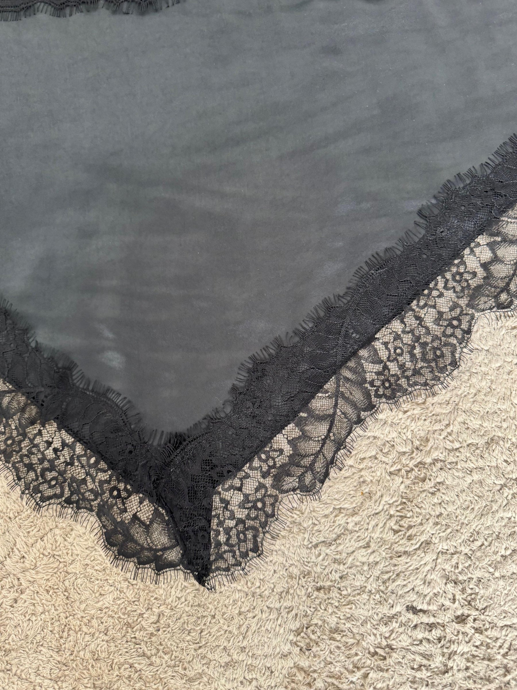 FEMALE - Foulard triangolare in raso con nero pizzo  dettaglio chic per i tuoi outfit N109/ NERO FEMALE 