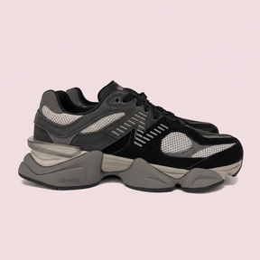 New Balance 9060 Nera - Sfondo Rosa 1