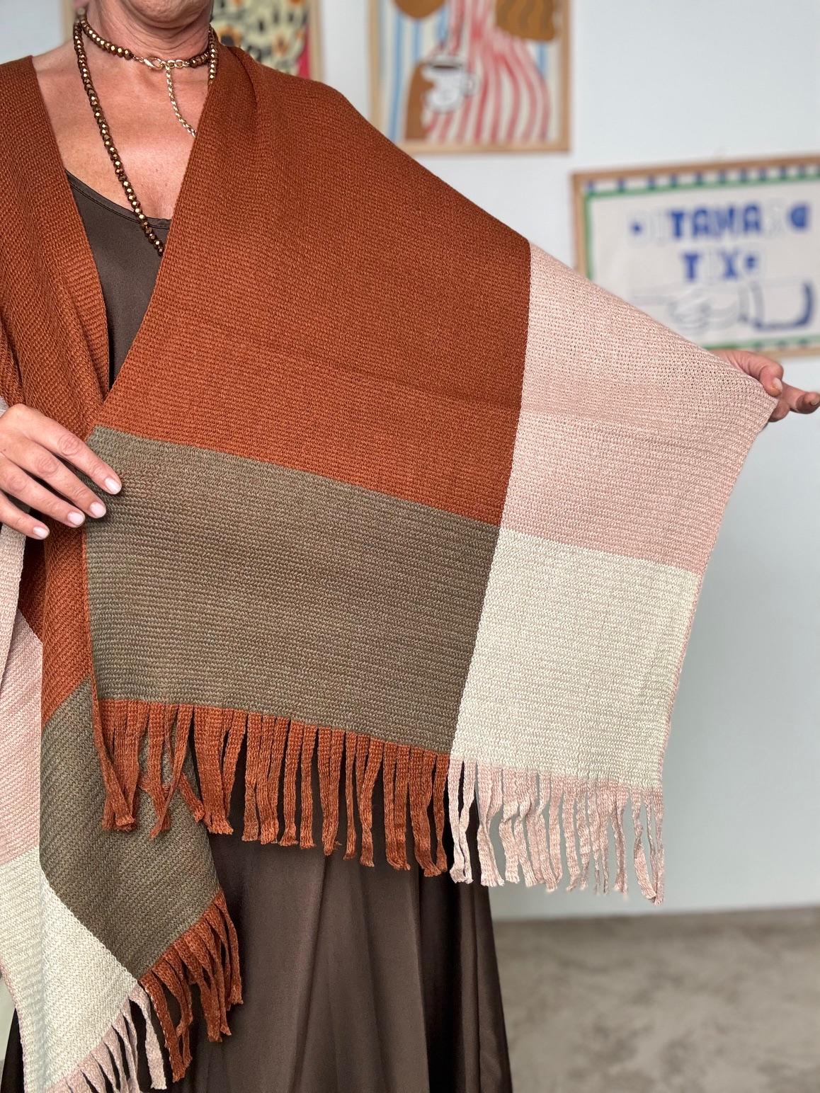 FEMALE -Mantella Abbraccio Nomade  A Quadri con Frange CO96001/ RUGGINE/ROSA FEMALE 