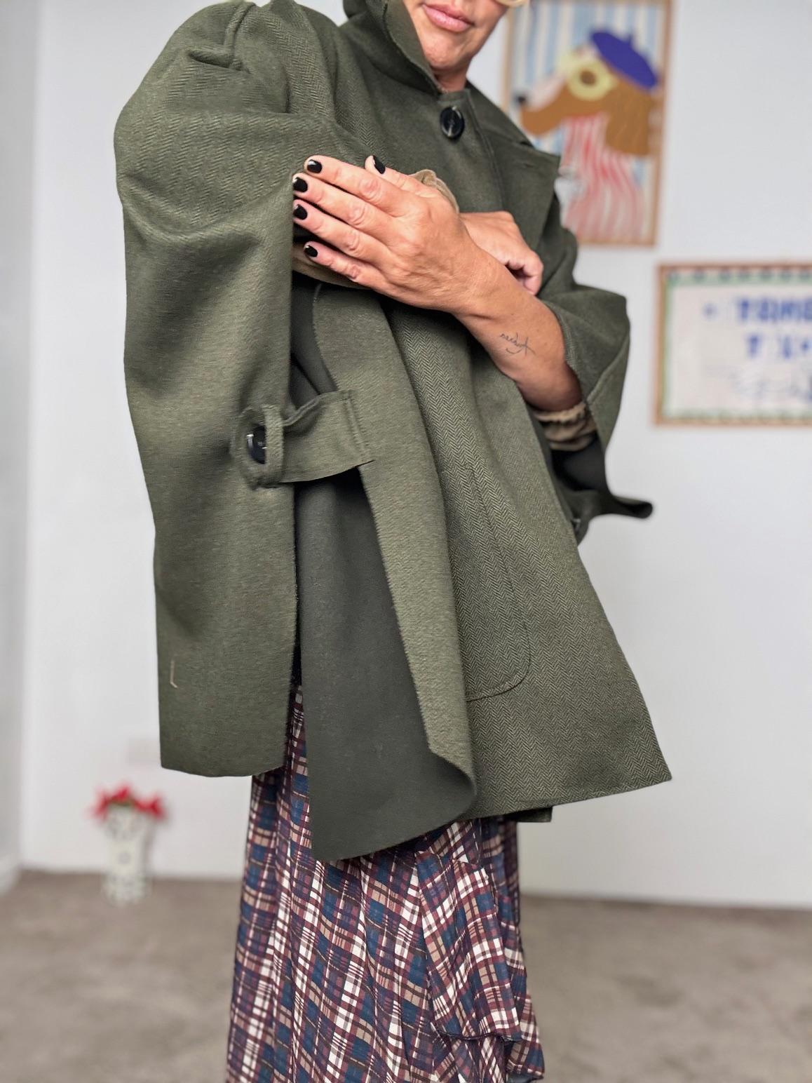 FEMALE - Giacca Mantella Donna  Eleganza con Dettagli di Stile MILITARE G54720/ MILITARE FEMALE 