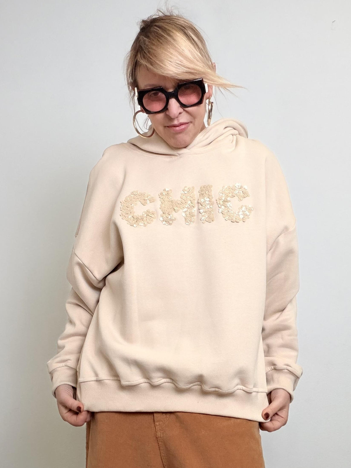 Felpa con cappuccio e scritta ricamata luminosa BEIGE S38M1614/ BEIGE SOUVENIR 