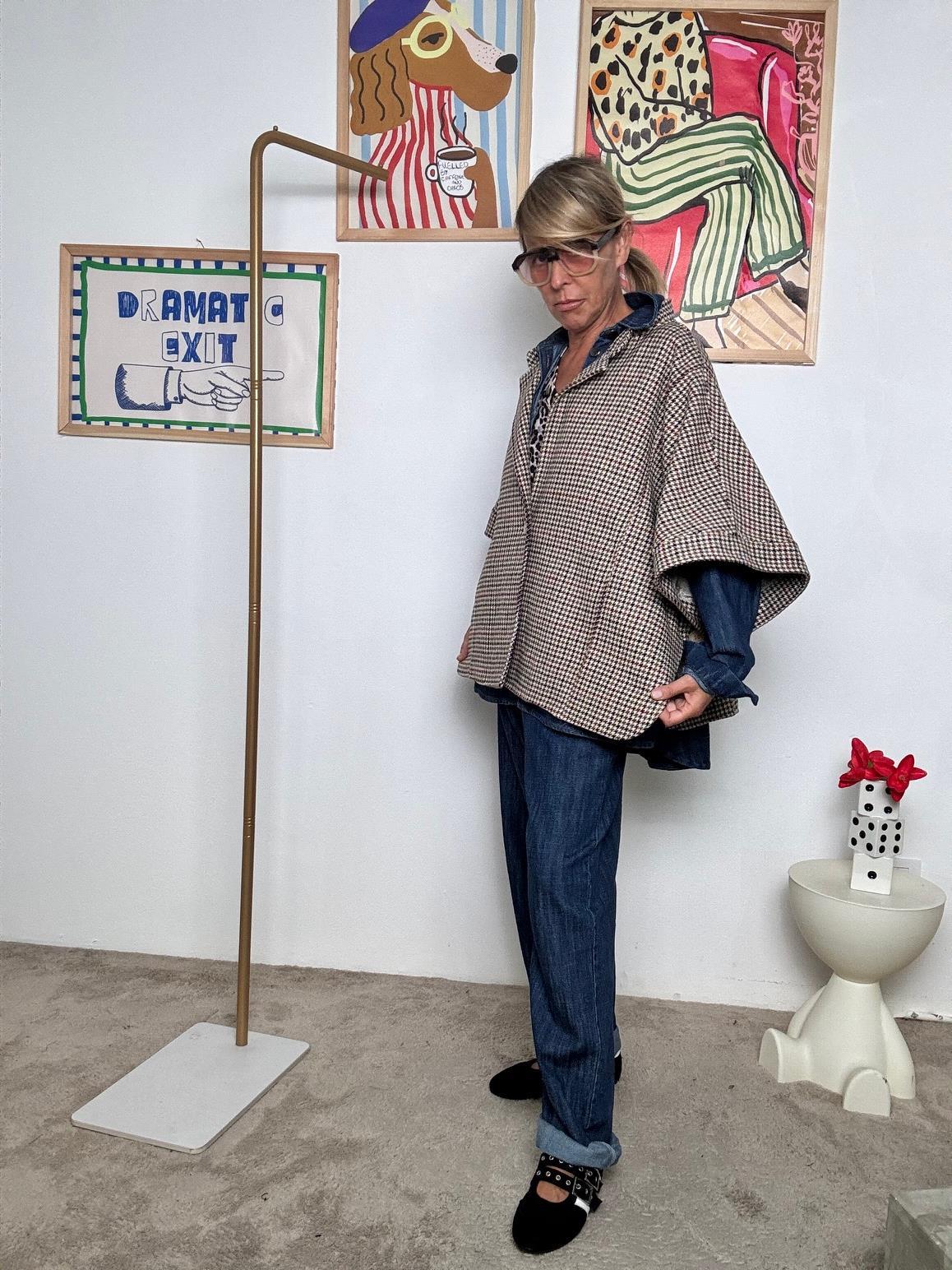 DEJA VU - Poncho donna fantasia check  Leleganza oversize che conquista al primo sguardo A25LU601/ PIED DE POULE DEJA VU 