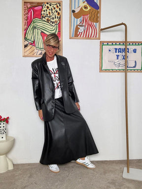 SUSY STAR - Giacca lunga in ecopelle nera donna  grintosa, moderna e super versatile STSP1104/ NERO SUSY STAR 