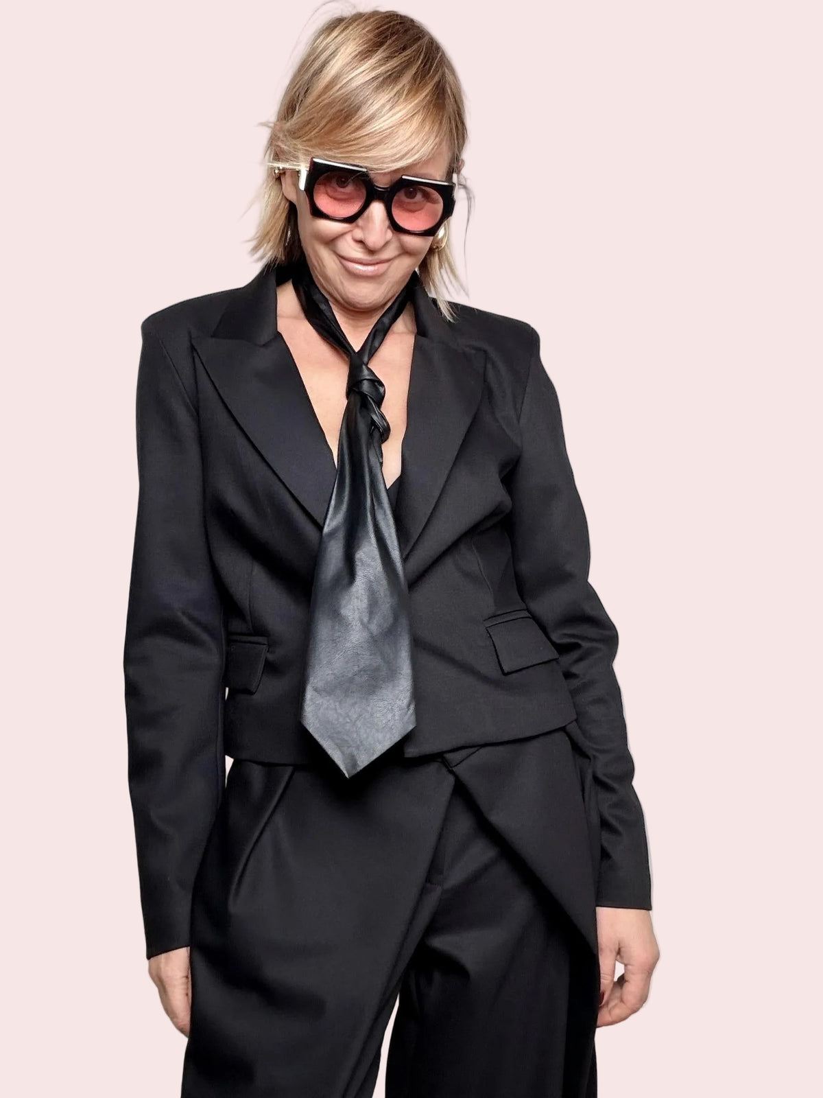 Giacca sartoriale power chic con cravatta D01E0929/ NERO PHILIA LOFT 