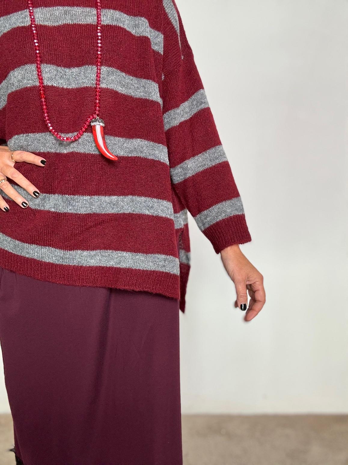 DEJA VU- Maglia morbida a righe grigia e vino A25SS404 VINO/GRIGIO DEJA VU 