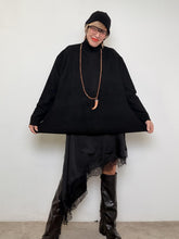 MAGLIA OVERSIZE BLACK COCOON  Minimal ma con carattere STK389/ NERO SUSY STAR 