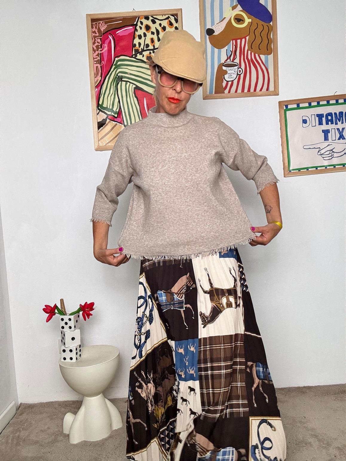 FEMALE - Maglia Donna Beige con Orlo Sfilacciato  Casual Chic e Morbida ZM22021/ FANGO FEMALE 