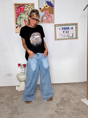 SUSY STAR -T-shirt nera donna con stampa labbra animalier  trendy, ironica e super cool STM259/ NERO SUSY STAR 