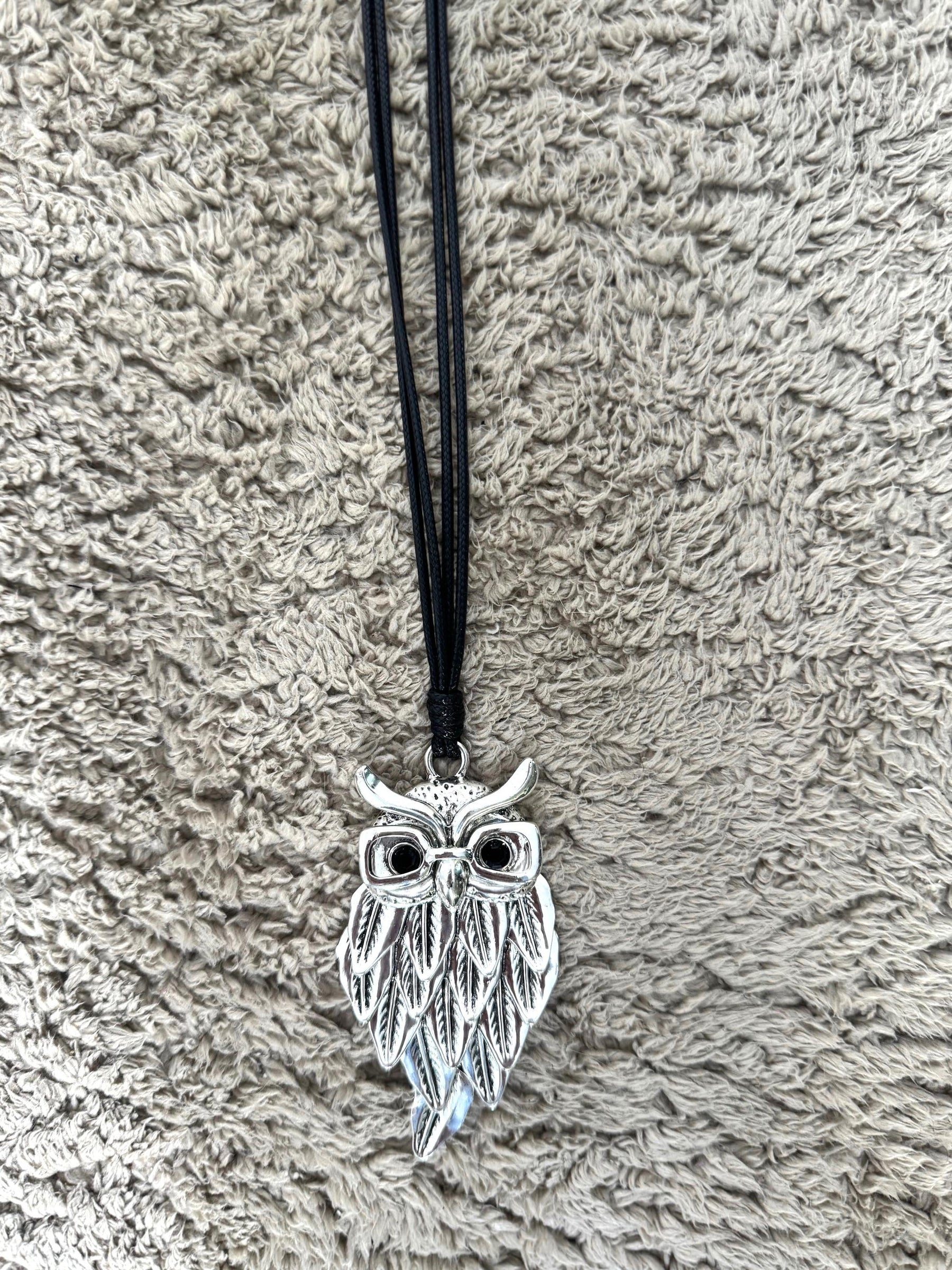 FEMALE - Collana con ciondolo gufo  simbolo di saggezza e stile boho-chic GUFO/ ARGENTO FEMALE 