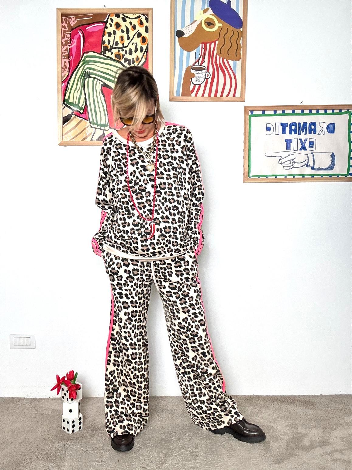 FEMALE - Felpa animalier con bande fluo FUXIA M1575/ LEO FUXIA FEMALE 