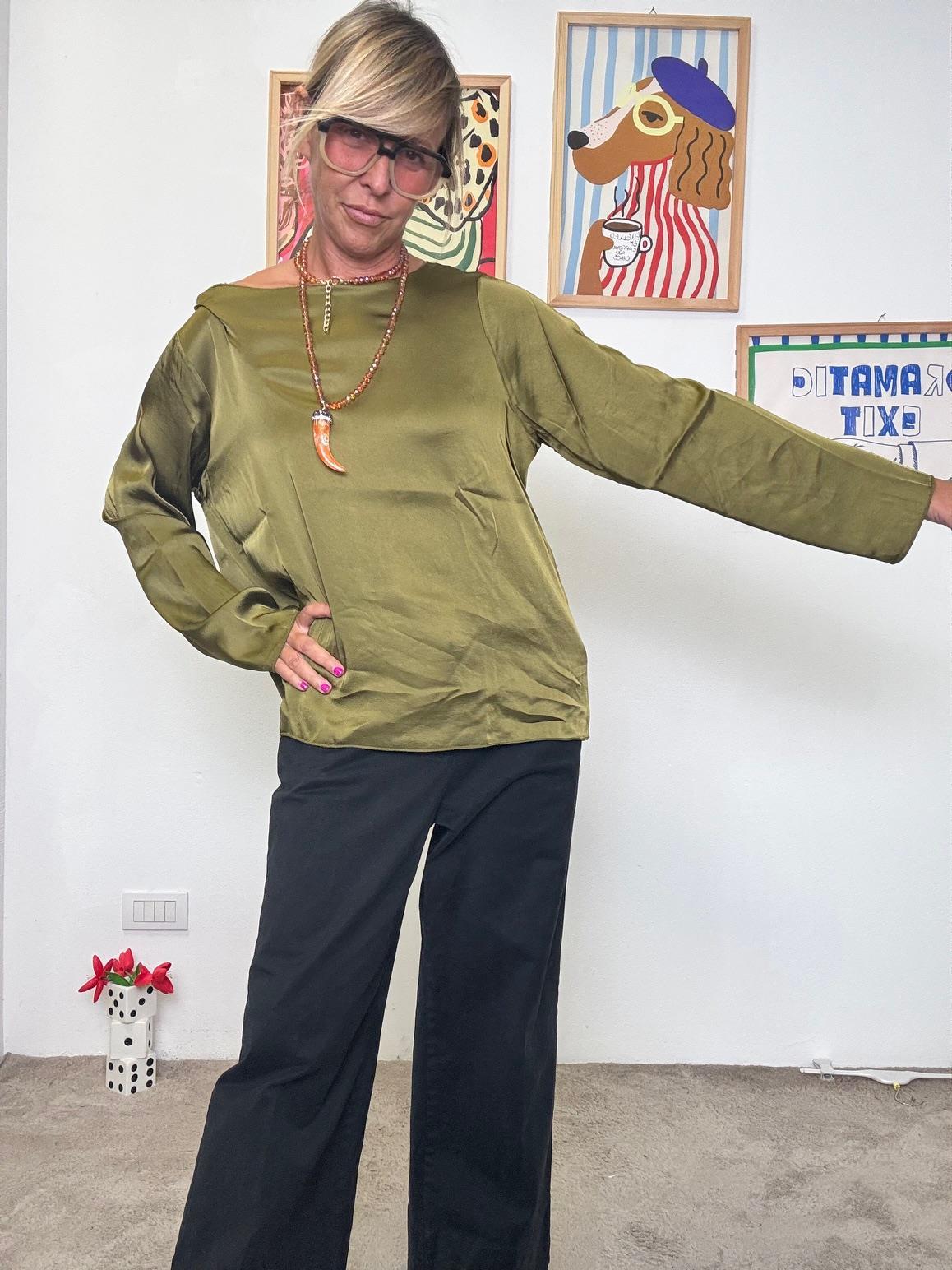 SUSY STAR.- Camicia elasticizzata: eleganza e comfort in un unico capo verde STFA411BU/ VERDE SUSY STAR 