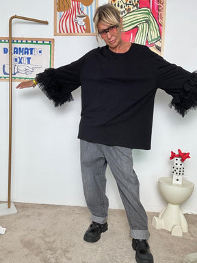 SUSY STAR - T-shirt nera oversize con maniche a balze in tulle  La basic che non è basic! STS7273/ NERO SUSY STAR 