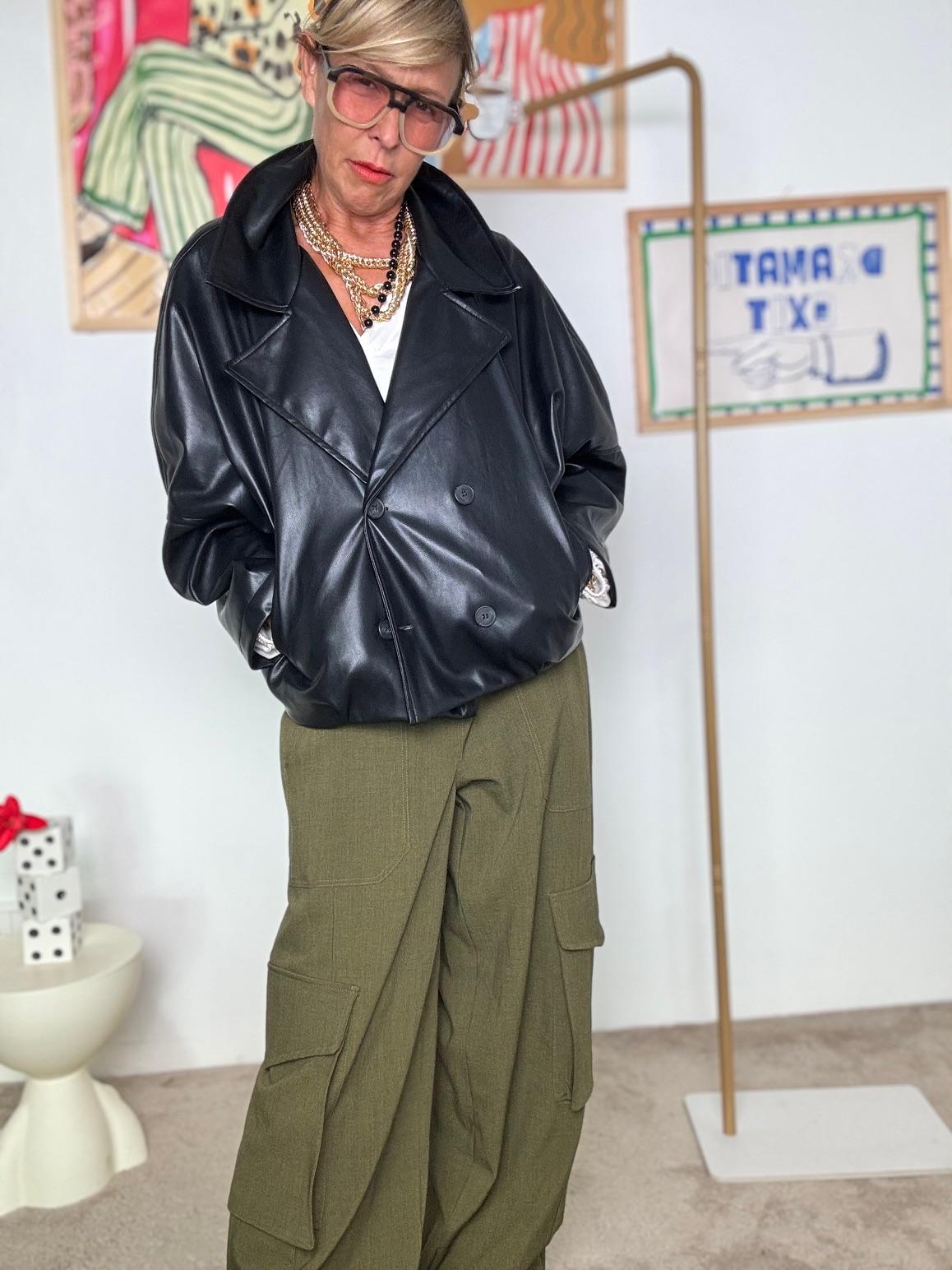 HAVE ONE - Bomber oversize in ecopelle NERO  Stile urban chic JVS-P039/ NERO HAVE ONE 