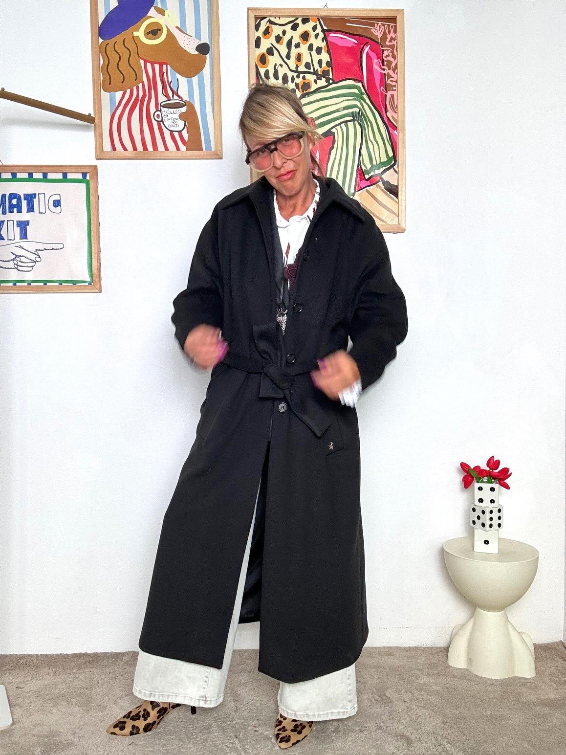 SOUVENIR - Cappotto lungo con cintura  eleganza senza tempo e comfort avvolgente NERO W38S0258/ NERO SOUVENIR 