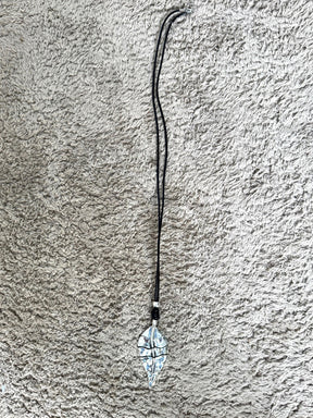 FEMALE -Collana con ciondolo foglia  natura e design in un gioiello unico FOGLIA/ ARGENTO FEMALE 