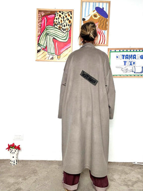 SUSY STAR - Cappotto oversize con patch: stile urban e comfort senza tempo Fango STSS3078/ FANGO SUSY STAR 