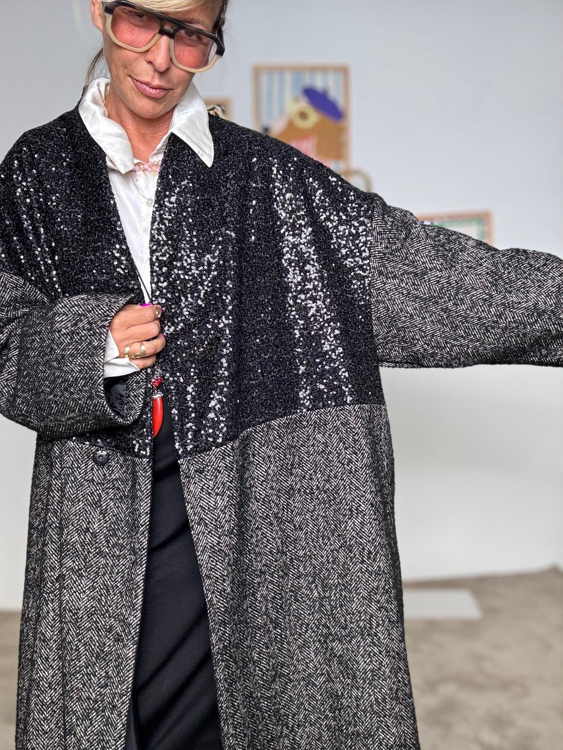 SUSY STAR - Cappotto oversize grigio con dettagli in paillettes nere STSS2859/ NERO SUSY STAR 