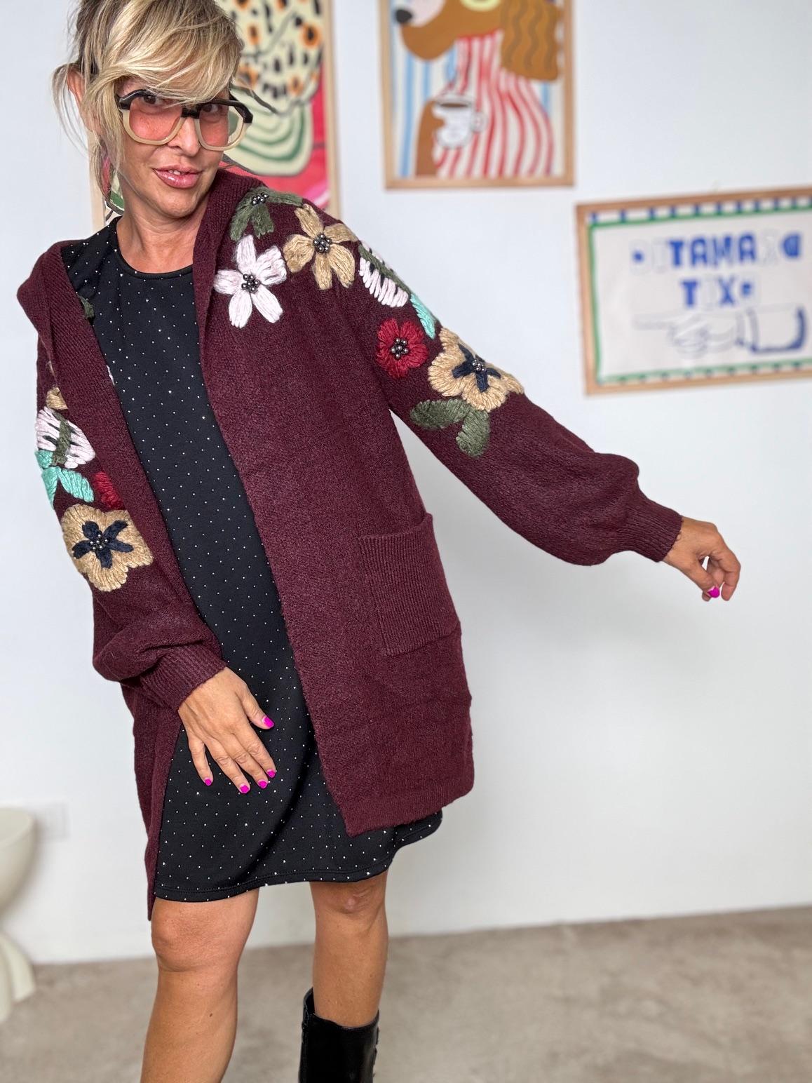 FEMALE - Cardigan bordeaux con ricami floreali  caldo, unico e pieno di personalità ZM57001/ BORDEAUX FEMALE 