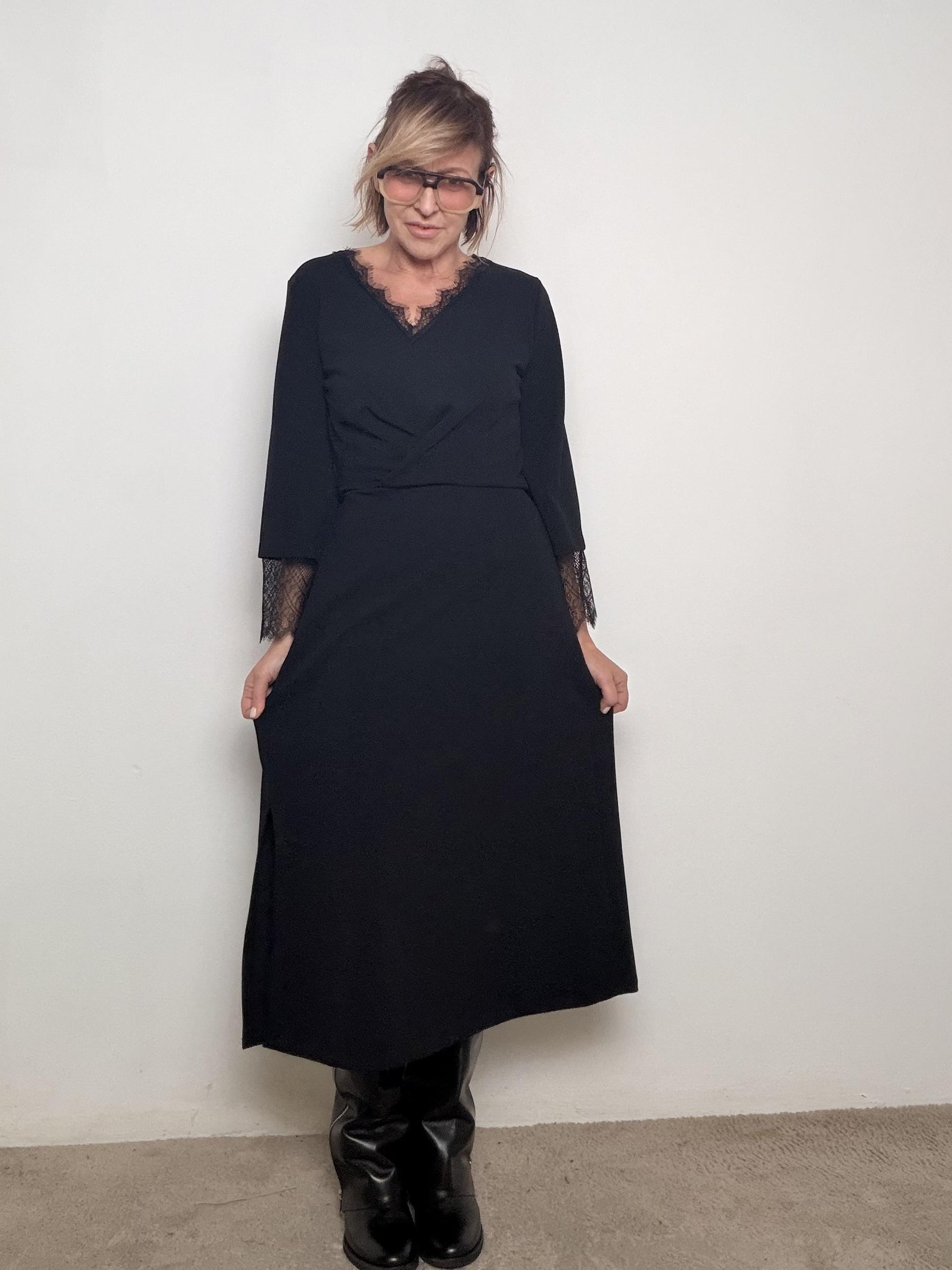 PHILIA LOFT - ABITO LUNGO CON PIZZO  ELEGANZA SENZA SFORZO P01P0843/ NERO PHILIA LOFT 