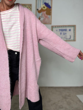 DEJA VU - Cardigan rosa lungo  coccola di stile e comfort rosa A25SS604/ ROSA DEJA VU 