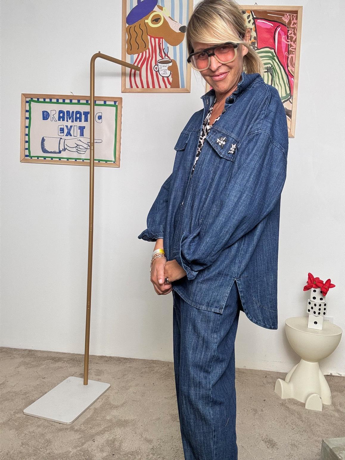 DEJA VU - Camicia donna in denim oversize  Il jolly cool da indossare tutto lanno A25AP101/ JEANS DEJA VU 