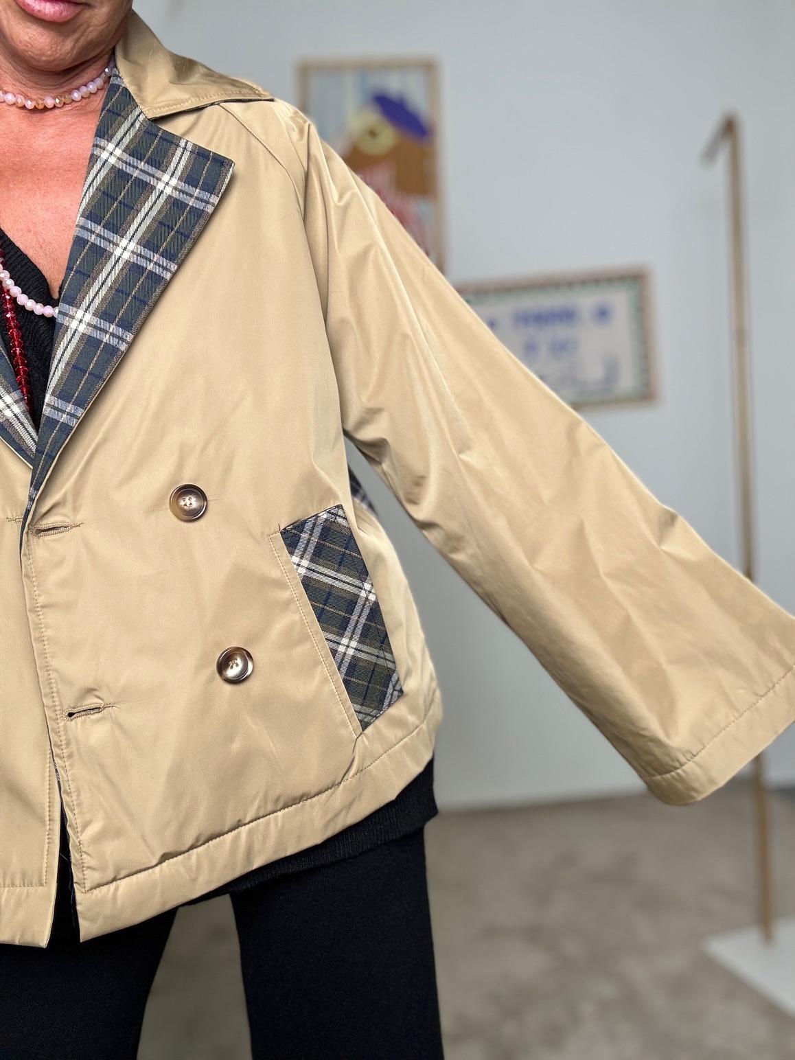 SUSY MIX - Trench corto con interno a quadri  il classico rivisitato con carattere GK05661/ CAMMELLO SUSY MIX 