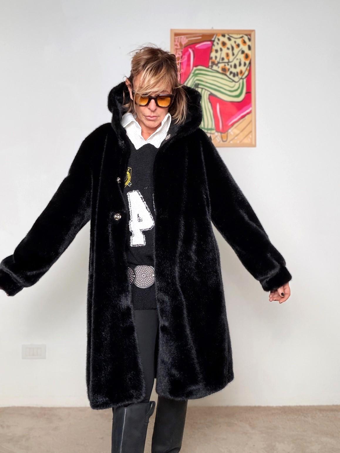 SUSY STAR - Ecopellicciotto Oversize con Cappuccio  nero ST25023/ NERO SUSY STAR 