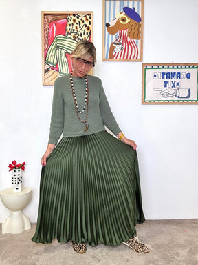 FEMALE -A bito lungo plissé: elegante, fluido e senza tempo VERDE L3M353/ VERDE SALVIA FEMALE 