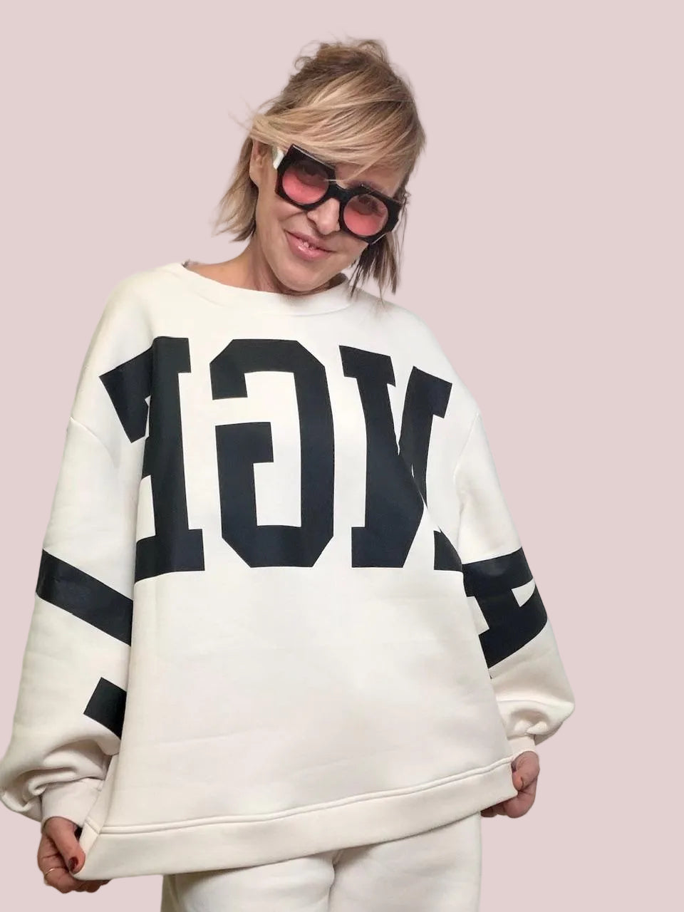 Felpa oversize super soft con maxi lettering M38F1607/ PANNA SOUVENIR 