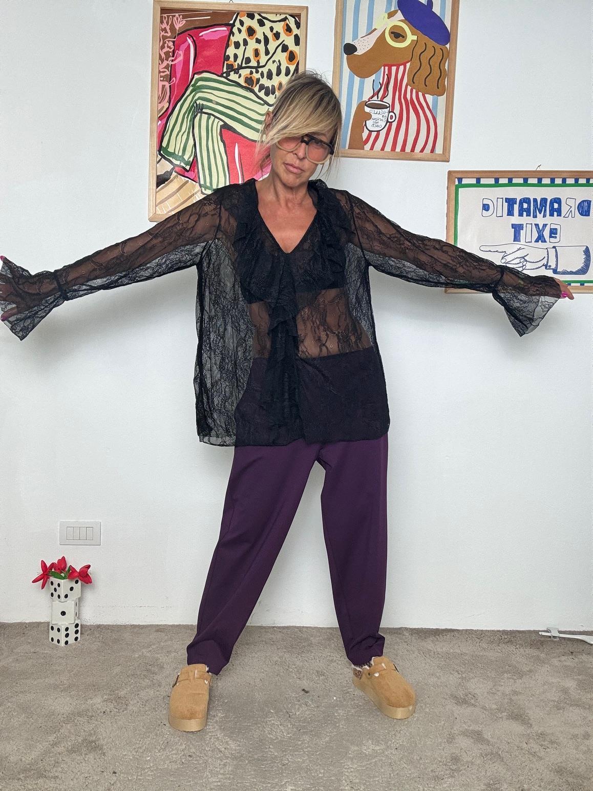 SUSY STAR - Maglia in pizzo: eleganza romantica e femminilità senza tempo nero ST250908/ NERO SUSY STAR 