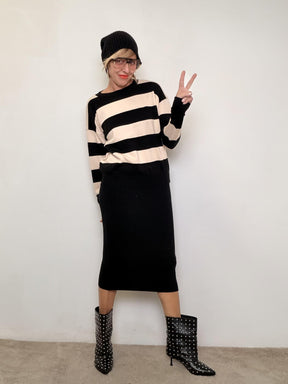 FEMALE- Gonna Effortless Knit  La maglia lunga che slancia ZS5315/ NERO FEMALE 