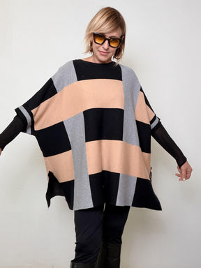 FEMALE - Maxi maglia geometrica  comoda, scenografica e super chic ZS5385/ NERO FEMALE 