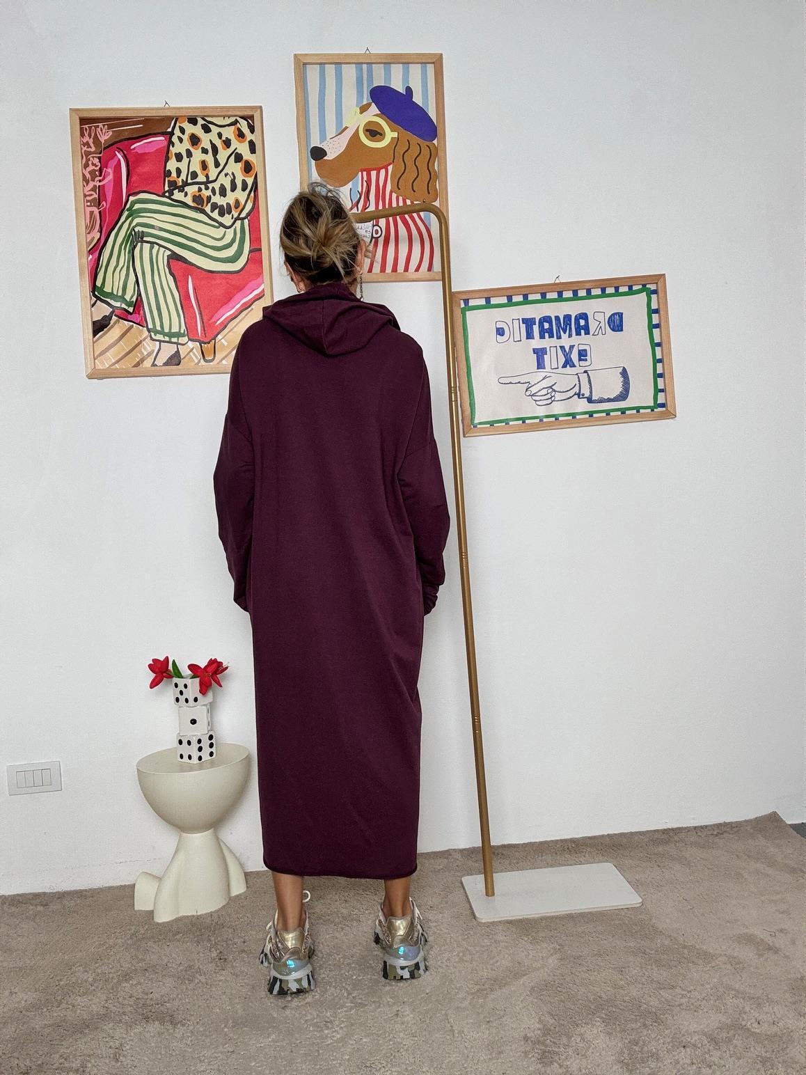 FEMALE - Abito Felpa con Cappuccio  Comfort Streetwear con un Twist Glam A1122-F2/ VINO FEMALE 