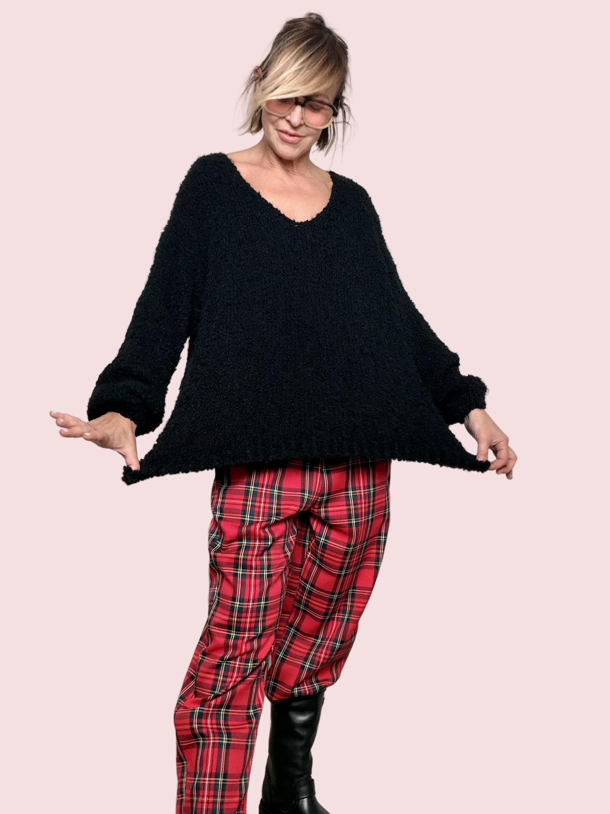 FEMALE - Maglia Coccola Over  morbida, leggera e super avvolgente 9614/ NERO FEMALE 