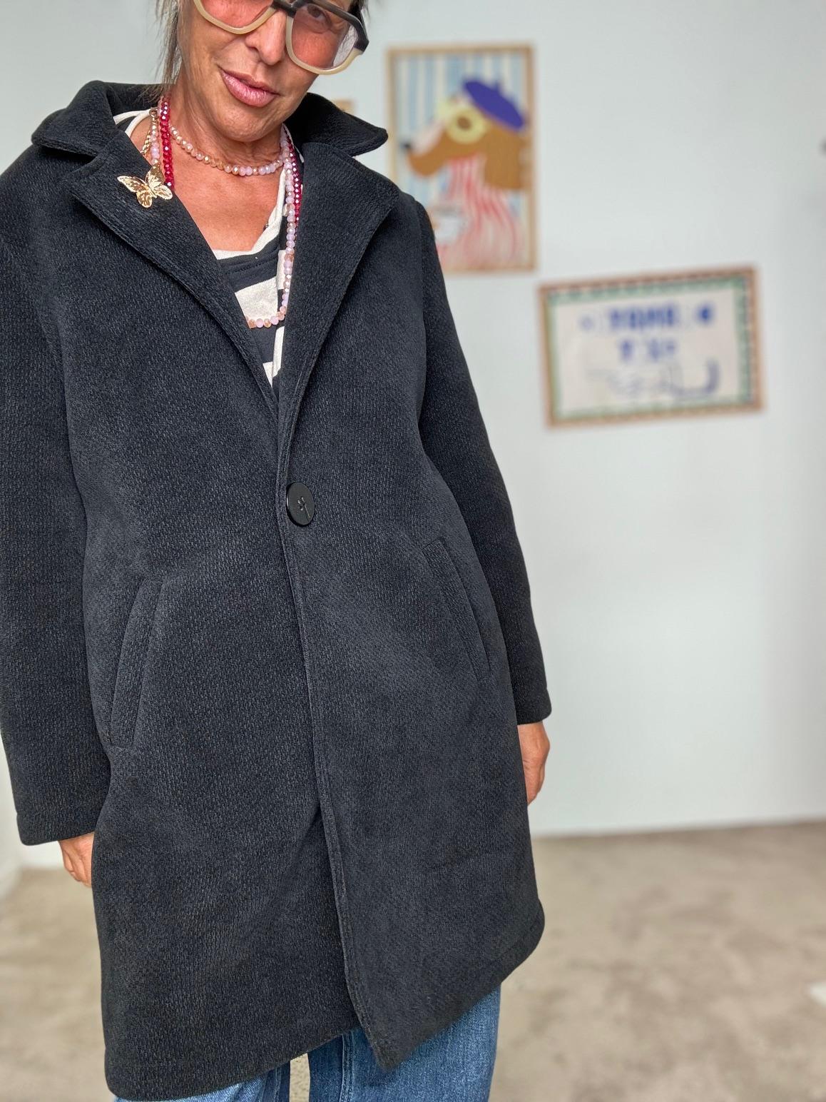 FEMALE - Cappotto nero dal taglio dritto  eleganza casual e senza tempo FL8153FHDD/ NERO FEMALE 