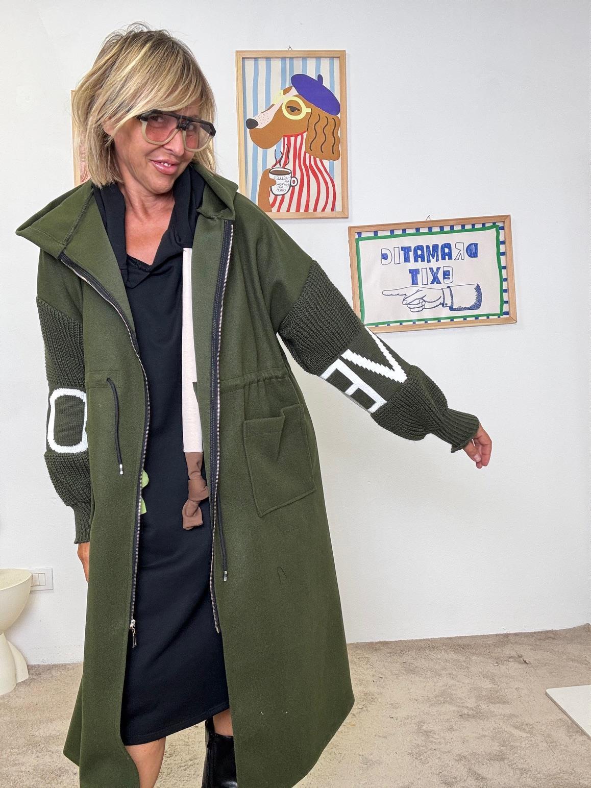 FEMALE - Cappottino in  panno con cappuccio  stile cozy e grinta urbana VERDE BOSCO 80069/ LOVE BOSCO FEMALE 