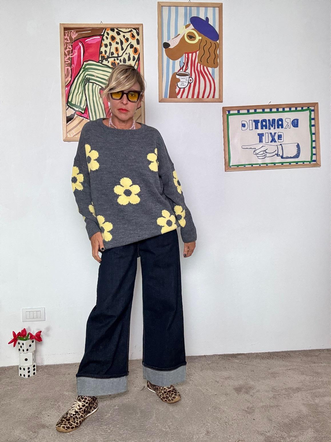 DEJA VU - Maglia oversize con maxi fiori grigia A25SS408/ GRIGIA DEJA VU 