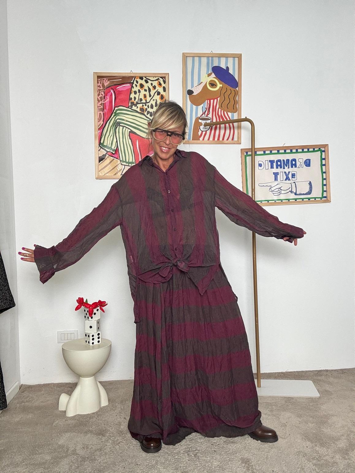 DEJA VU - Camicia oversize a righe  comodità e stile dal fascino rilassato bordeaux A25IS101/ BORDEAUX DEJA VU 